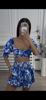 Ženski cvetni komplet sa topom i suknjom – trendi letnji outfit