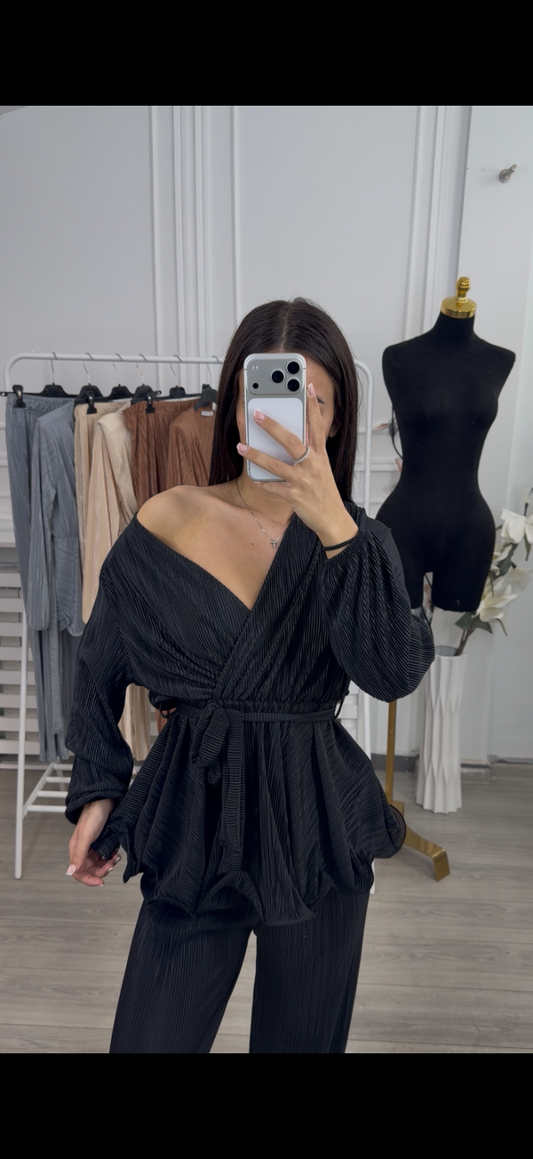 Ženski elegantni plisirani komplet – top na preklop i pantalone