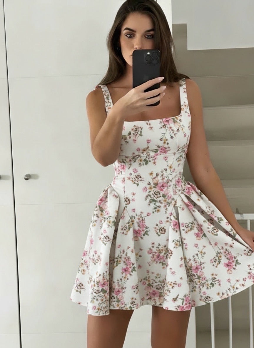 Elegantna cvetna haljina A kroja – letnja mini haljina sa bretelama