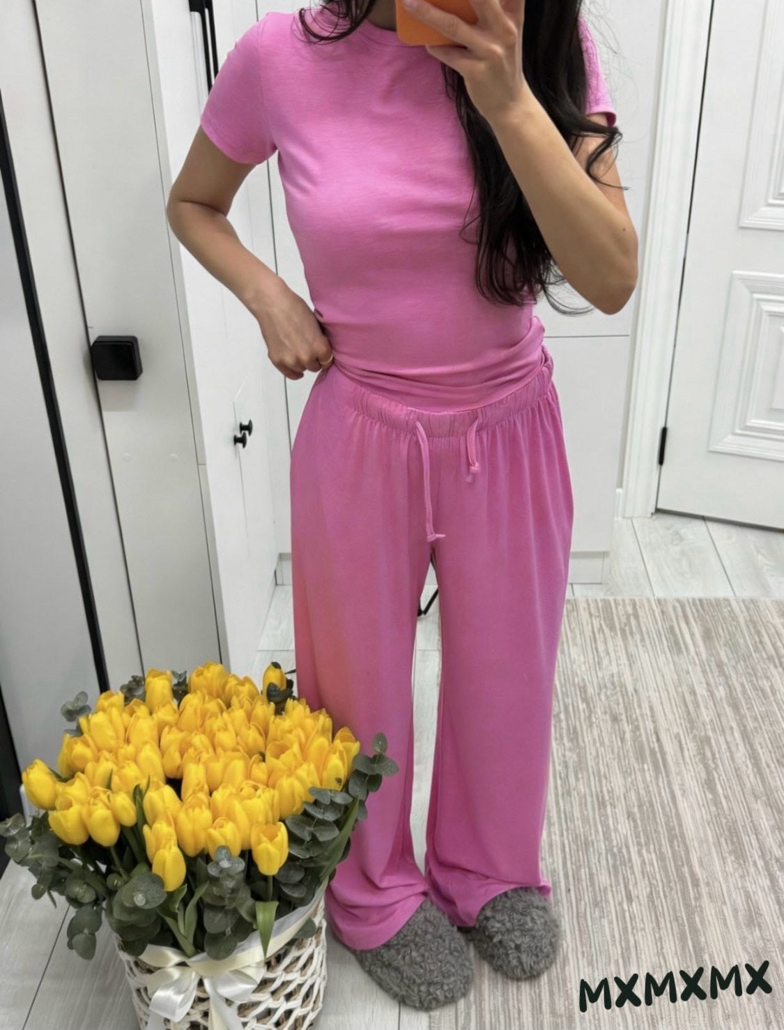 💗 ROZE MODEL

Ženski komplet od likre – roze нежан set majica + pantalone | trend 2026