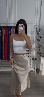 Ženska satenska midi suknja – elegantna slip suknja