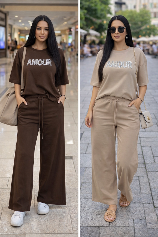 Ženski komplet majica i pantalone – AMOUR print moderan set u braon boji