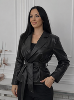 Ženska jakna od eko kože – moderni model sa kaišem (crna, braon)