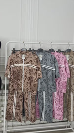 🤎 Braon leopard komplet – klasičan i moderan stil