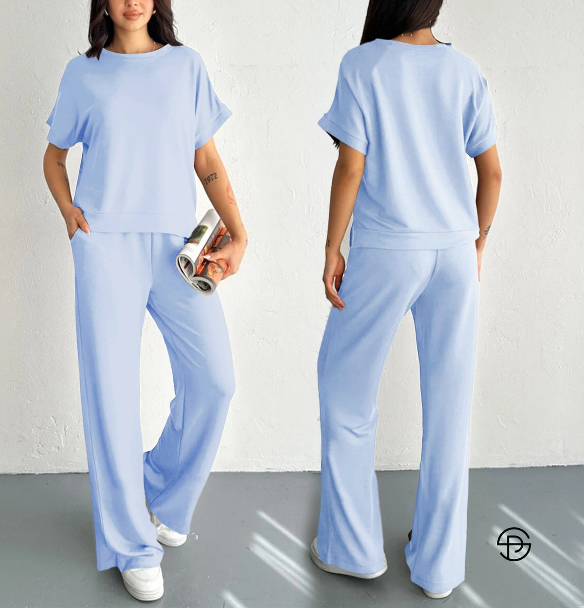 Komplet se sastoji od lagane majice kratkih rukava i širokih pantalona koje omogućavaju slobodno kretanje i maksimalnu udobnost tokom celog dana. Mekan i prijatan materijal pruža osećaj lakoće, čineći ovaj set idealnim za šetnje, putovanja, opuštanje kod kuće ili neobavezne izlaske.