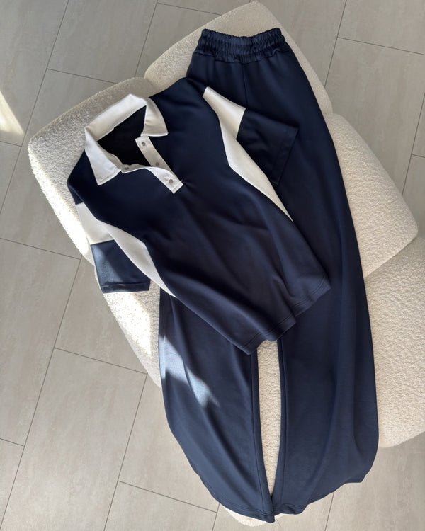 Plavi ženski komplet sa polo majicom i širokim pantalonama moderan dnevni outfit