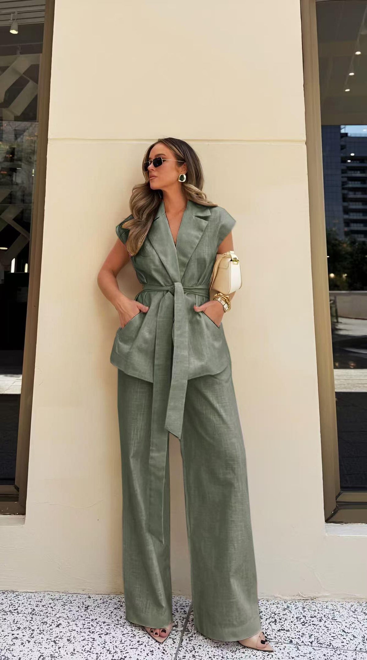 Zeleni ženski komplet od lana sa oversized prslukom i pantalonama visokog struka