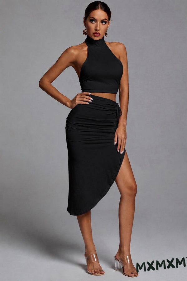 Fashion komplet sa asimetričnom suknjom i topom – savršen izbor za glam izgled