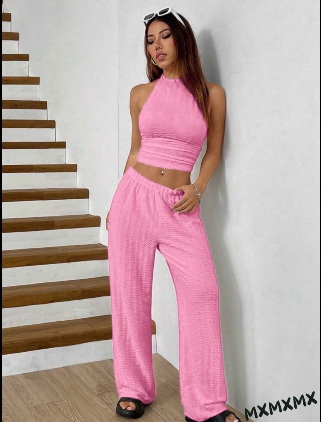 Roze letnji komplet sa crop topom i širokim udobnim pantalonama