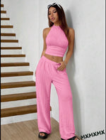 Roze letnji komplet sa crop topom i širokim udobnim pantalonama